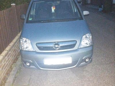 Grau Gebraucht 2006 Opel Meriva Van / Kleinbus | 2.100 €