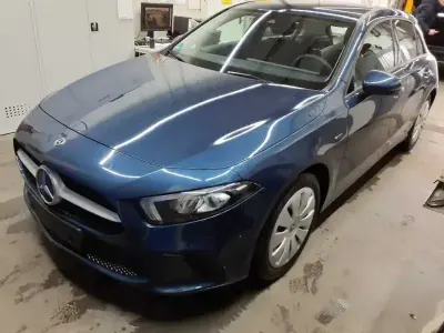 Gebraucht Mercedes A250 218 PS (160 kW) 2020 Blau Limousine