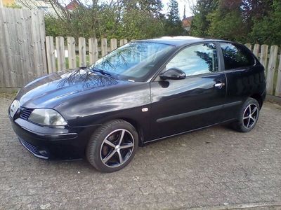 gebraucht Seat Ibiza 1,4l EZ: 2004 TÜV 3/2026 Schwarz Alu