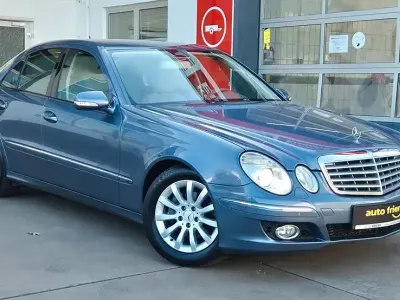 Gebraucht Mercedes E320 224 PS (164 kW) 2007 Blau Limousine