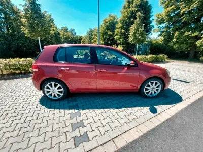 Gebraucht VW Golf VI 110 PS (80 kW) 2009 Rot Kleinwagen