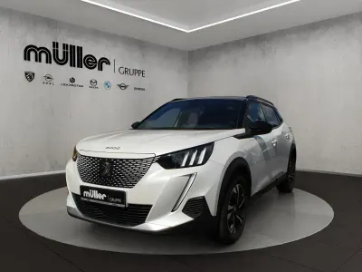 Gebraucht Peugeot e-2008 GT 100 kW (136 PS) 2023 Perlmuttweiß SUV