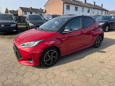 Gebraucht Toyota Yaris Hybrid Style 92 PS (67 kW) 2022 Rot Limousine