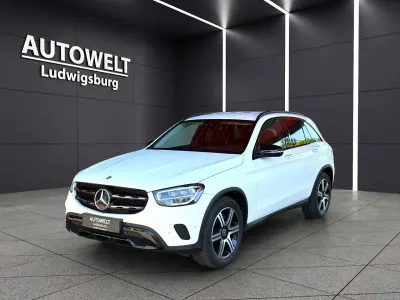 Używany Mercedes GLC300 Exclusive 245 KM (180 kW) 2022 Biały SUV