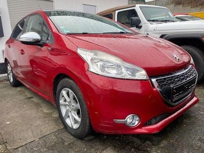 Rot Gebraucht 2015 Peugeot 208 Style Kleinwagen | 2.990 € (Superpreis)
