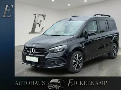 Używany Mercedes T180 Progressive 131 KM (96 kW) 2024 Czarny Minivan