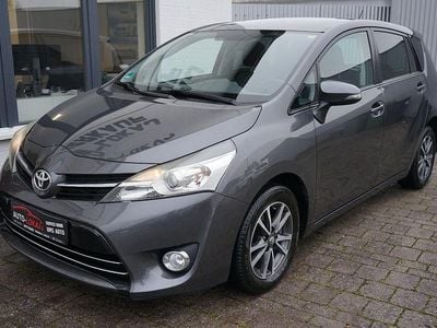 Grau Gebraucht 2015 Toyota Verso Skyview Edition Van / Kleinbus | 8.400 € (Fairer Preis)
