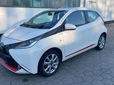 Gebraucht Toyota Aygo Business Edition 69 PS (50 kW) 2015 Weiß Kleinwagen