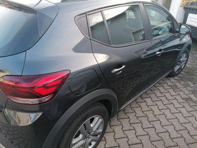 Grau Gebraucht 2021 Dacia Sandero Expression Limousine | 12.590 € (Fairer Preis)