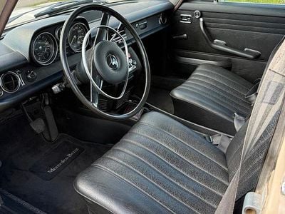 Gebraucht Mercedes 230 120 PS (88 kW) 1969 Beige Limousine