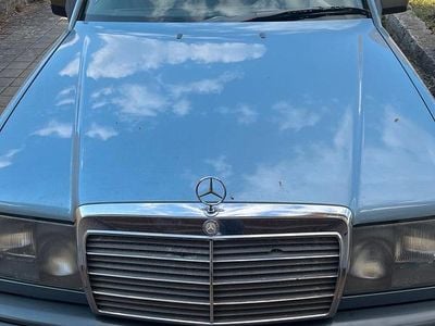 Second-hand Mercedes E230 130 CP (95 kW) 1989 Albastru Berlinǎ