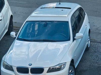 Gebraucht BMW 320 177 PS (130 kW) 2010 Weiß Kombi