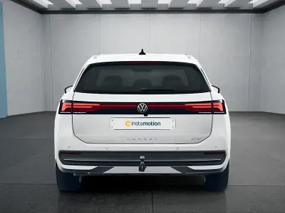 Gebraucht VW Passat 150 PS (110 kW) 2024 Weiß Kombi