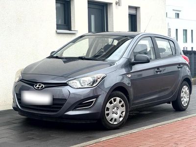 Gebraucht Hyundai i20 86 PS (63 kW) 2014 Grau Kleinwagen