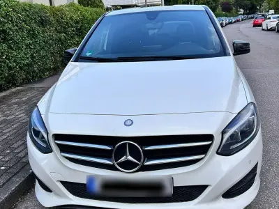 Gebraucht Mercedes B180 109 PS (80 kW) 2014 Weiß Kleinwagen