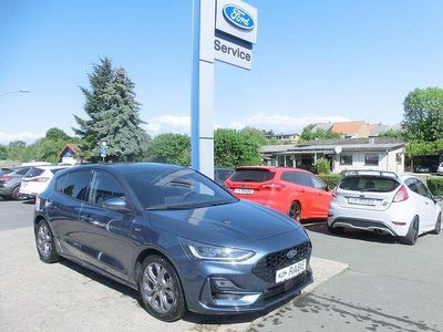Gebraucht Ford Focus ST-Line X 155 PS (114 kW) 2024 Chroma blau Limousine