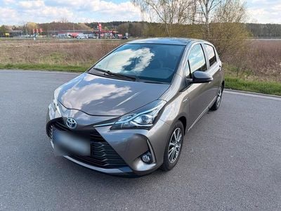 Gebraucht Toyota Yaris Hybrid 101 PS (74 kW) 2020 Grau Kleinwagen