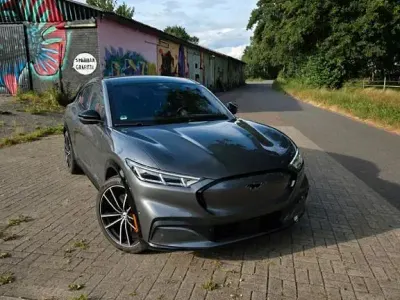 Gebraucht Ford Mustang Mach-E Extended Range 216 kW (294 PS) 2024 Grau SUV