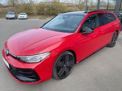 Usata VW Passat R-line 193 CV (141 kW) 2024 Rosso Station wagon