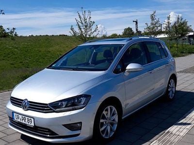 Silber Gebraucht 2016 VW Golf Sportsvan Highline Van / Kleinbus | 15.300 € (Fairer Preis)