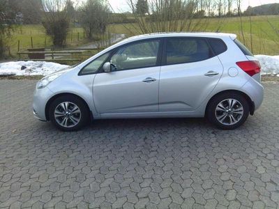 Gebraucht Kia Venga DREAM-TEAM Edition 125 PS (91 kW) 2017 (kcs) sparklingsilber met. Kleinwagen
