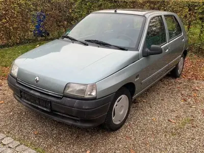 Gebraucht Renault Clio 54 PS (39 kW) 1993 Silber Kleinwagen