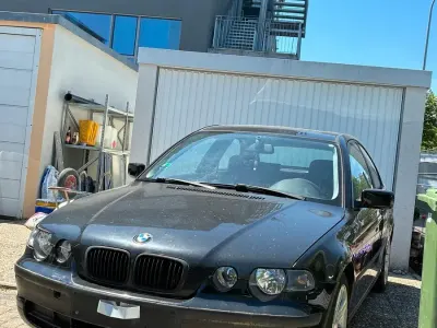 Gebraucht BMW 316 85 PS (62 kW) 2002 Schwarz Kleinwagen