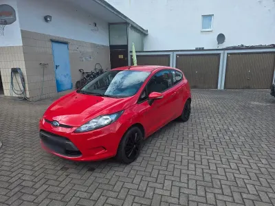 Gebraucht Ford Fiesta Trend 60 PS (44 kW) 2010 Rot Limousine