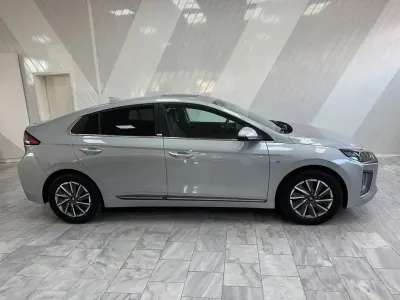 Gebraucht Hyundai Ioniq Premium 100 kW (136 PS) 2021 Silber Kleinwagen