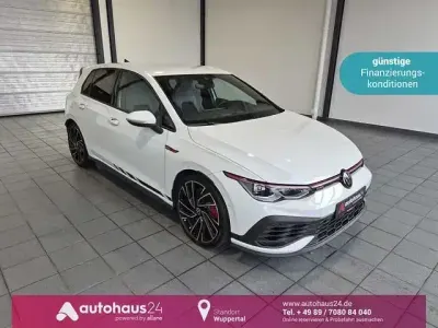 Second-hand VW Golf VIII GTI Clubsport 300 CP (220 kW) 2022 Alb Berlinǎ