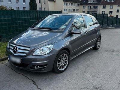 Gebraucht Mercedes B150 95 PS (69 kW) 2009 Silber Van / Kleinbus