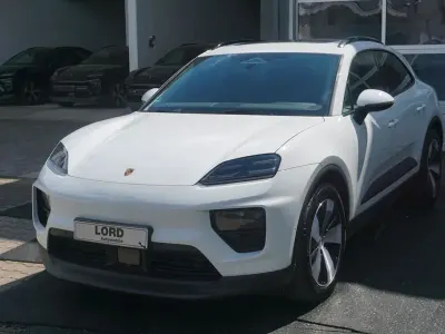 Usata Porsche Macan 4 Electric Basis 264 kW (360 CV) 2025 Bianco SUV