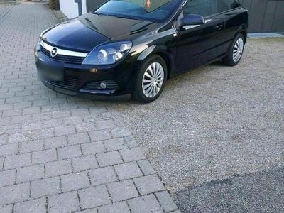 Second-hand Opel Astra GTC 116 CP (85 kW) 2008 Negru Coupe