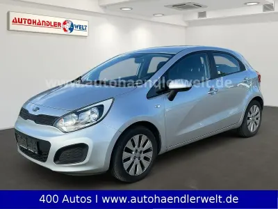 Gebraucht Kia Rio Attract 75 PS (55 kW) 2012 Silber Kleinwagen