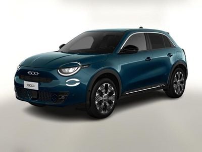 Neu Fiat 600 La Prima 145 PS (106 kW) 2025 Mare grün metallic SUV