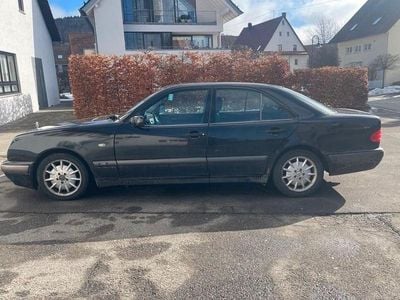 Gebraucht Mercedes E240 Classic 170 PS (125 kW) 1998 Schwarz Limousine