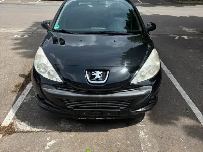 Gebraucht Peugeot 206 73 PS (53 kW) 2011 Schwarz Kleinwagen