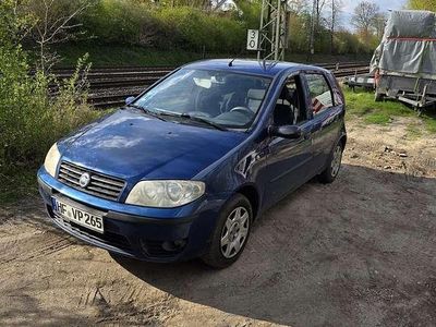 Usata Fiat Punto 60 CV (44 kW) 2004 Blu Utilitaria
