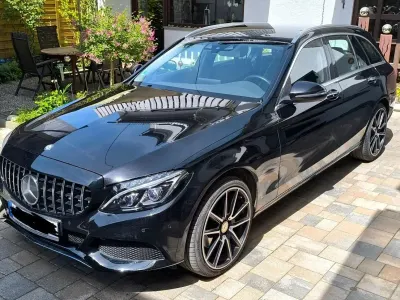 Używany Mercedes C250 204 KM (150 kW) 2015 Czarny Sedan/Limuzyna