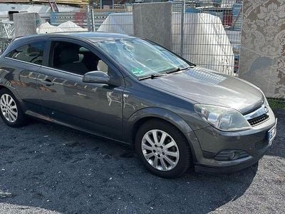 Usata Opel Astra GTC 116 CV (85 kW) 2009 Grigio Berlina