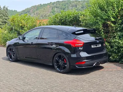 Gebraucht Ford Focus ST 250 PS (183 kW) 2015 Schwarz Limousine