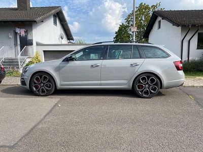 Grau Gebraucht 2018 Skoda Octavia RS Kombi | 22.800 € (Teuer)