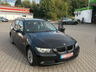 Gebraucht BMW 320 143 PS (105 kW) 2008 Schwarz Limousine