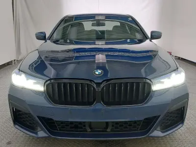 Gebraucht BMW 530 M Sport 286 PS (210 kW) 2023 Pytonicblau metallic Limousine