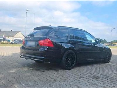 Usata BMW 318 143 CV (105 kW) 2010 Nero Station wagon