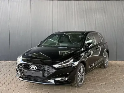 Neu Hyundai i30 Comfort 100 PS (73 kW) 2025 Schwarz