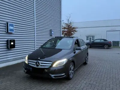 Gebraucht Mercedes B180 109 PS (80 kW) 2014 Schwarz Van / Kleinbus