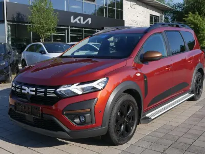 Gebraucht Dacia Jogger Extreme 94 PS (69 kW) 2023 Terracottabraun metallic Van / Kleinbus