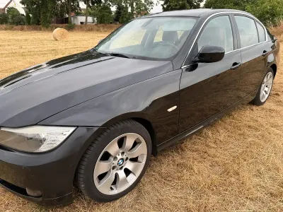 Gebraucht BMW 325 218 PS (160 kW) 2010 Schwarz Limousine