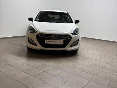 Gebraucht Hyundai i30 YES! Gold 135 PS (99 kW) 2014 Weiß Limousine